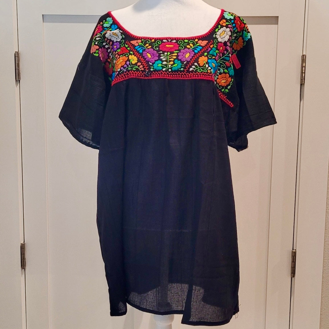 PUEBLA BLOUSE - MEXICAN EMBROIDERED BLOUSE - DAISY