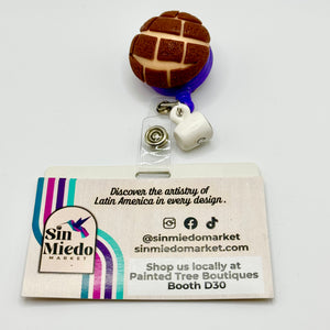 CHOCOLATE CAFECITO Y CONCHA BADGE HOLDER