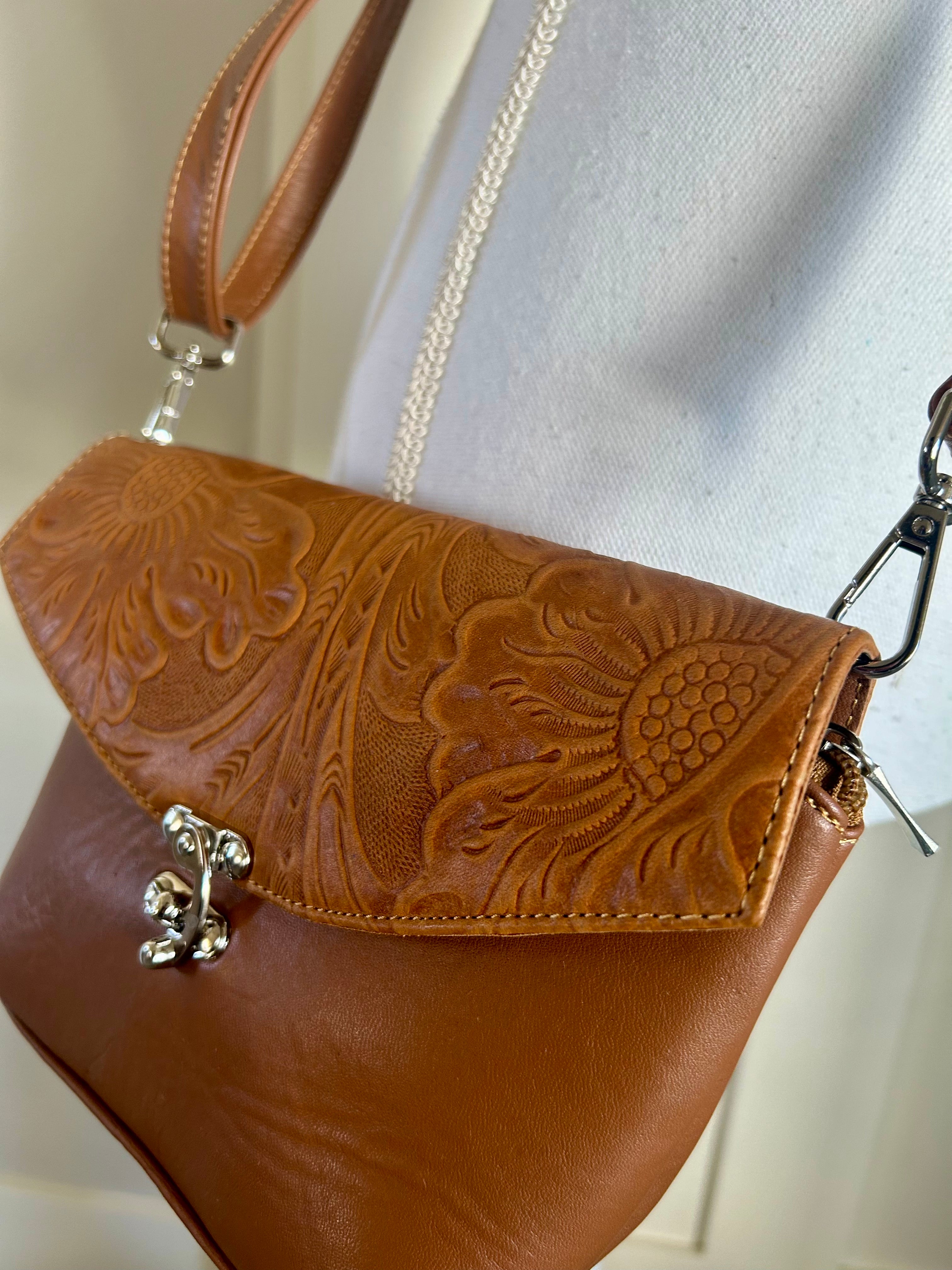 AUSTIN LEATHER CROSSBODY