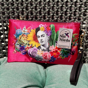 FRIDA CON FLORES CLUTCH/CROSSBODY