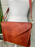 Load image into Gallery viewer, LEATHER CROSSBODY
