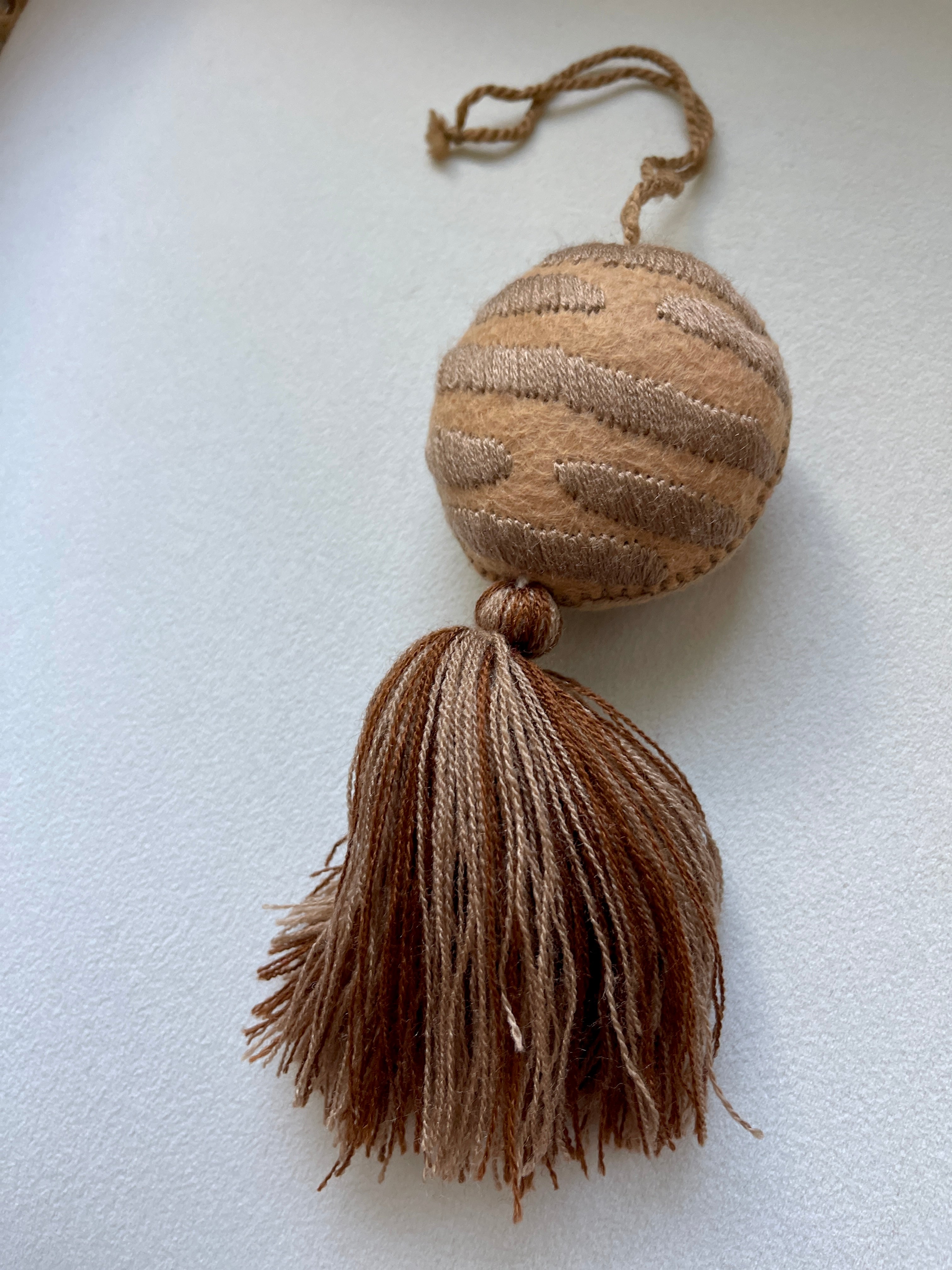 CHOCOLATE CONCHA TASSEL