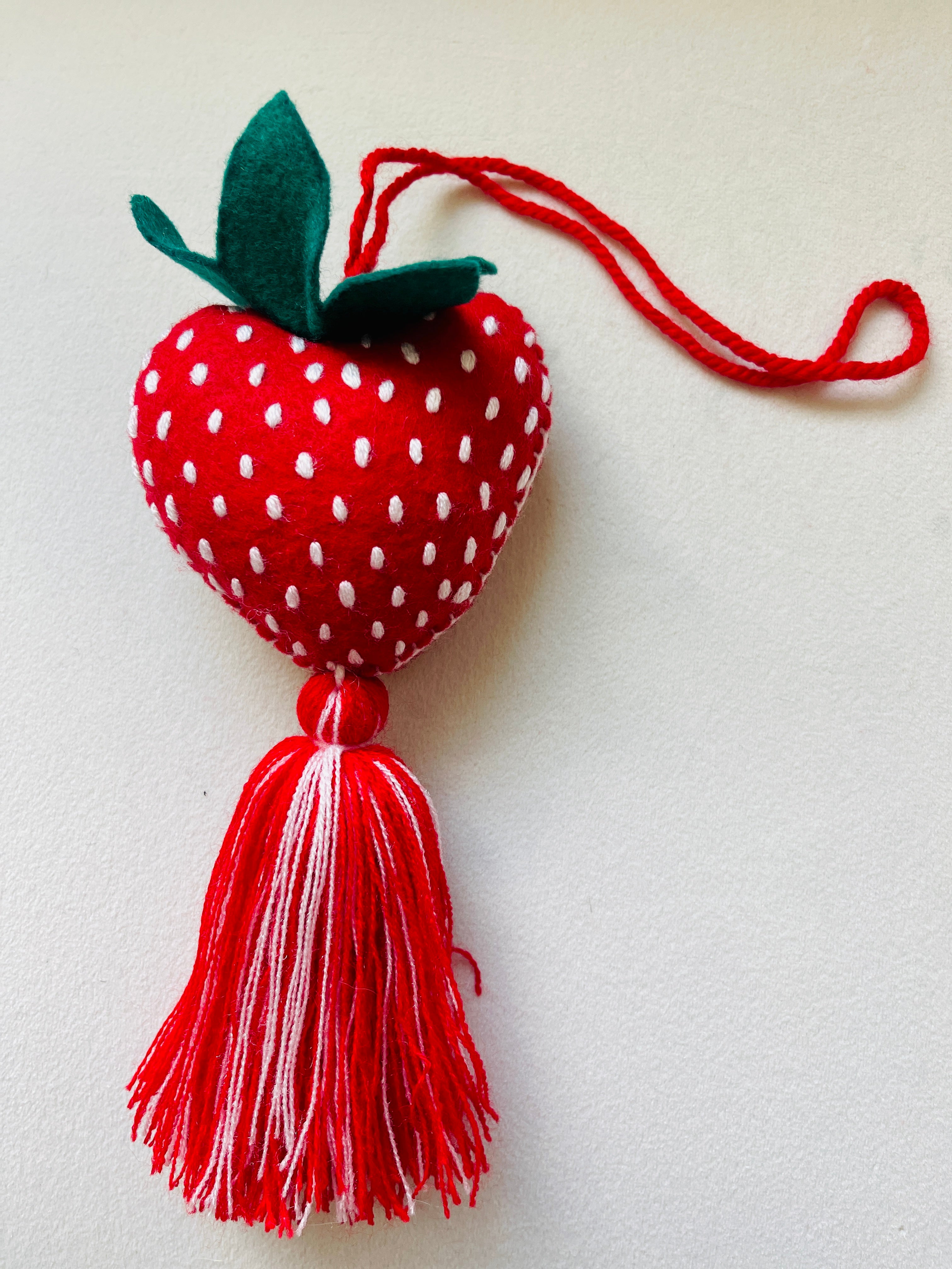 HEART FRESA TASSEL